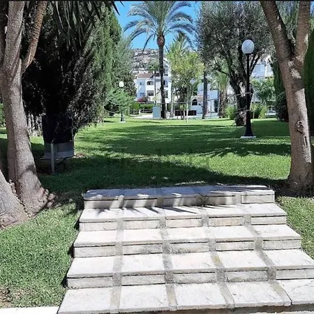 En Urbanizacion Mezquida Recien Reformado